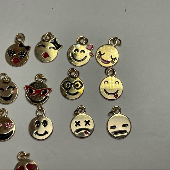 19 Emoji Gold Tone Charms - Picture 3 of 7